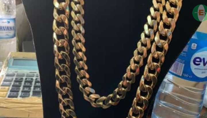 Cuban Hand and necklace