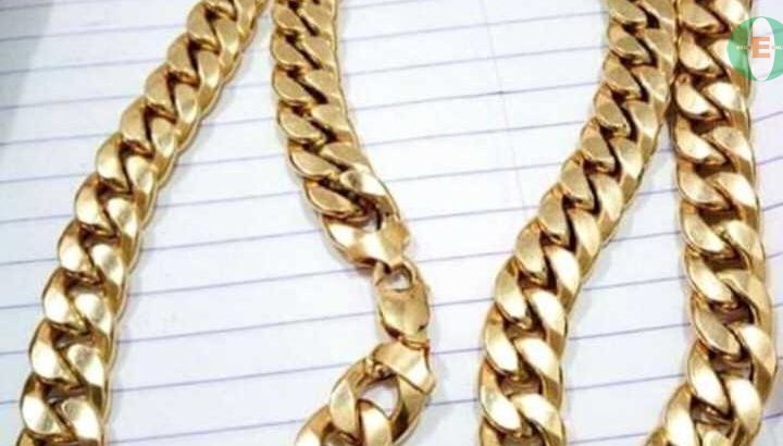 Cuban Hand and necklace