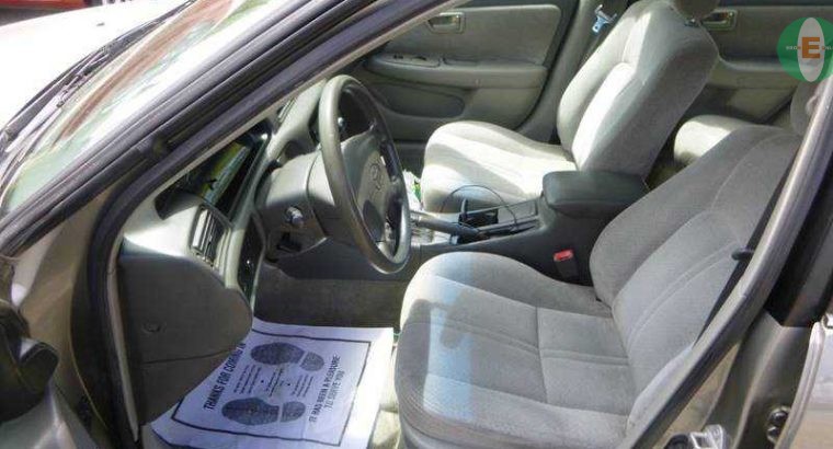 CLEAN TOYOTA CAMRY