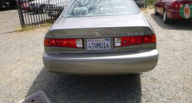 CLEAN TOYOTA CAMRY