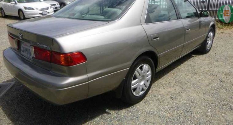 CLEAN TOYOTA CAMRY